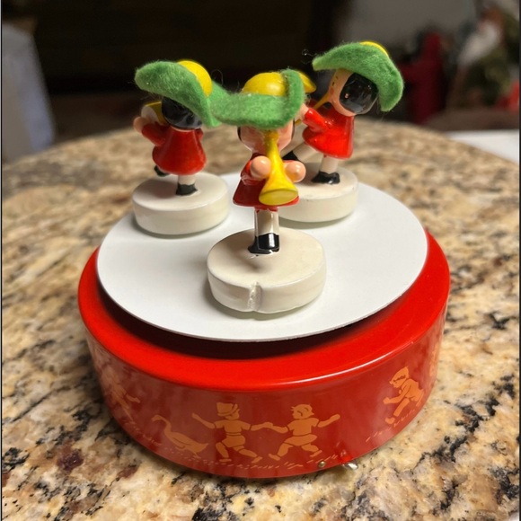 Reuge • Wooden • Red • Music Box • Swiss Movement • Plays Doctor Zhivago • Video - Picture 3 of 10